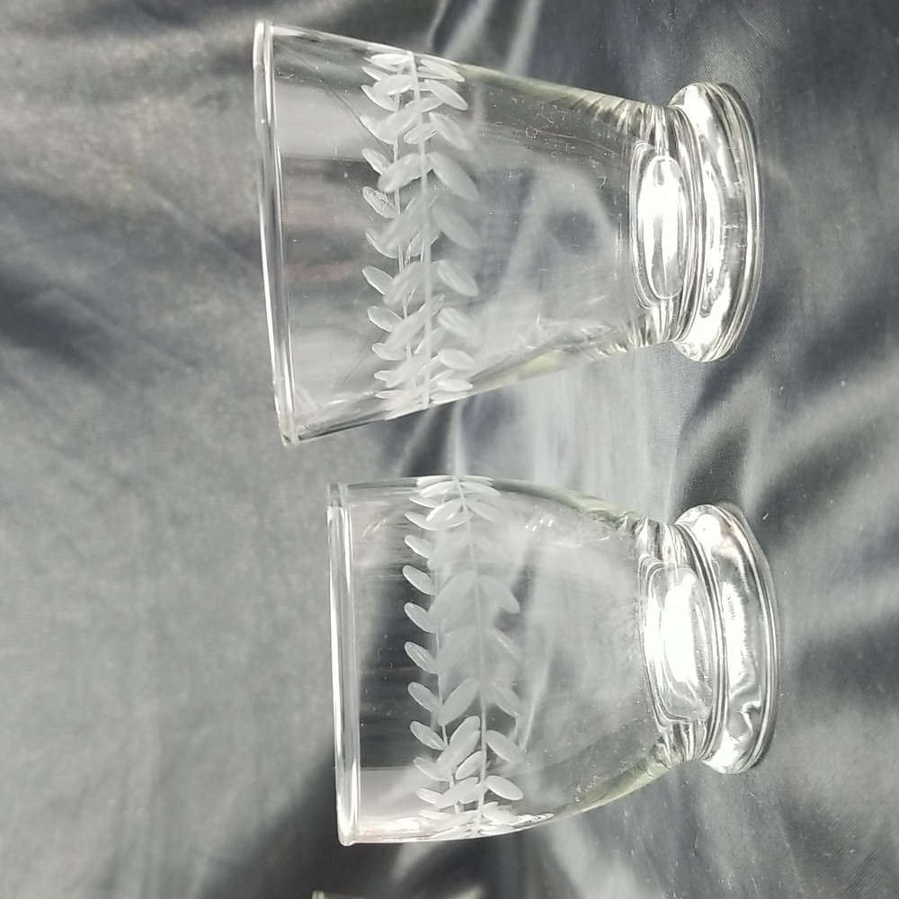 Laurel Wreath Leaf Etch Cocktail Glasses - Picture 5 of 13